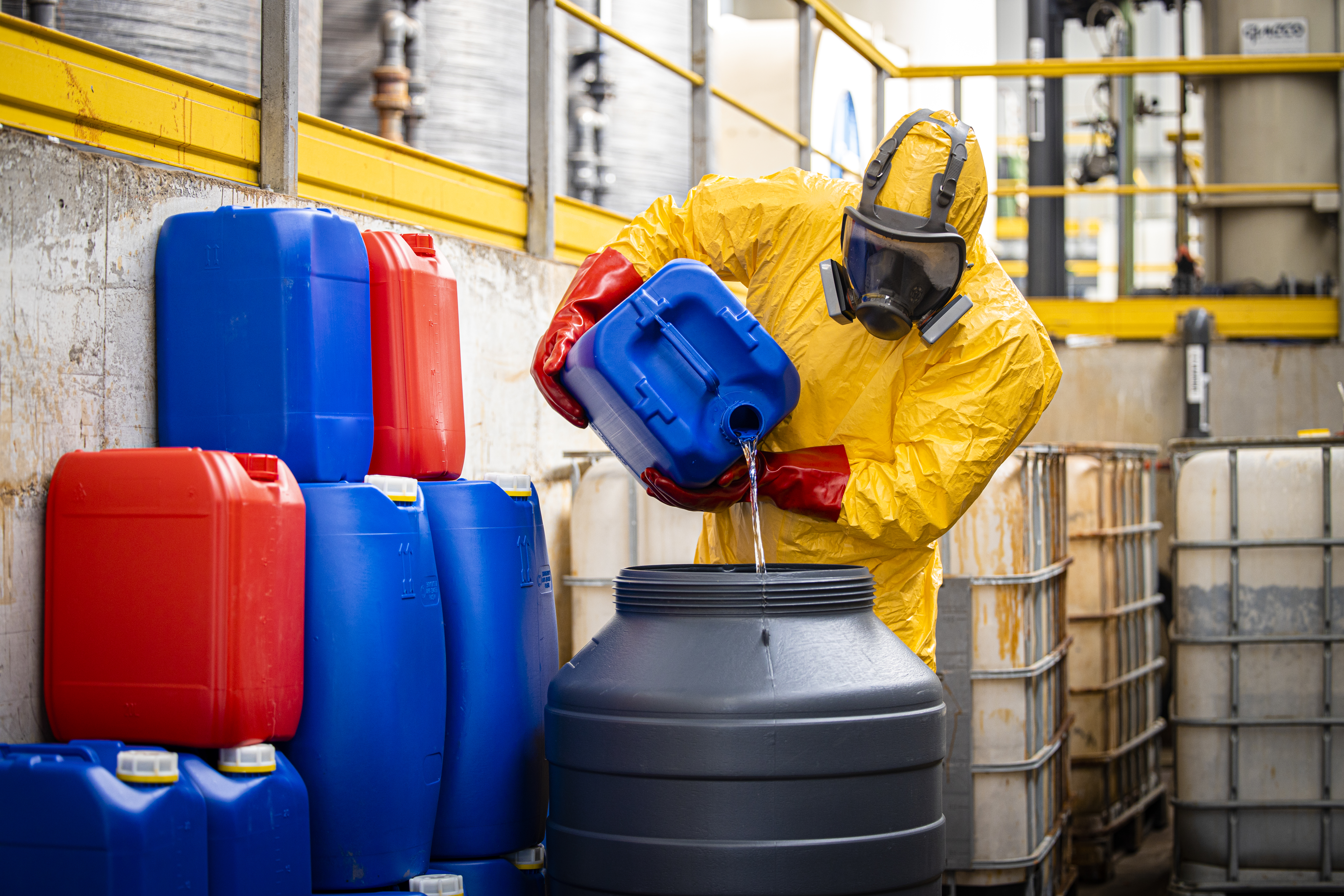 https://23800ufh.stage.cimm2.com//customerdocs/610/CATEGORY/IMG/hazmat.jpg