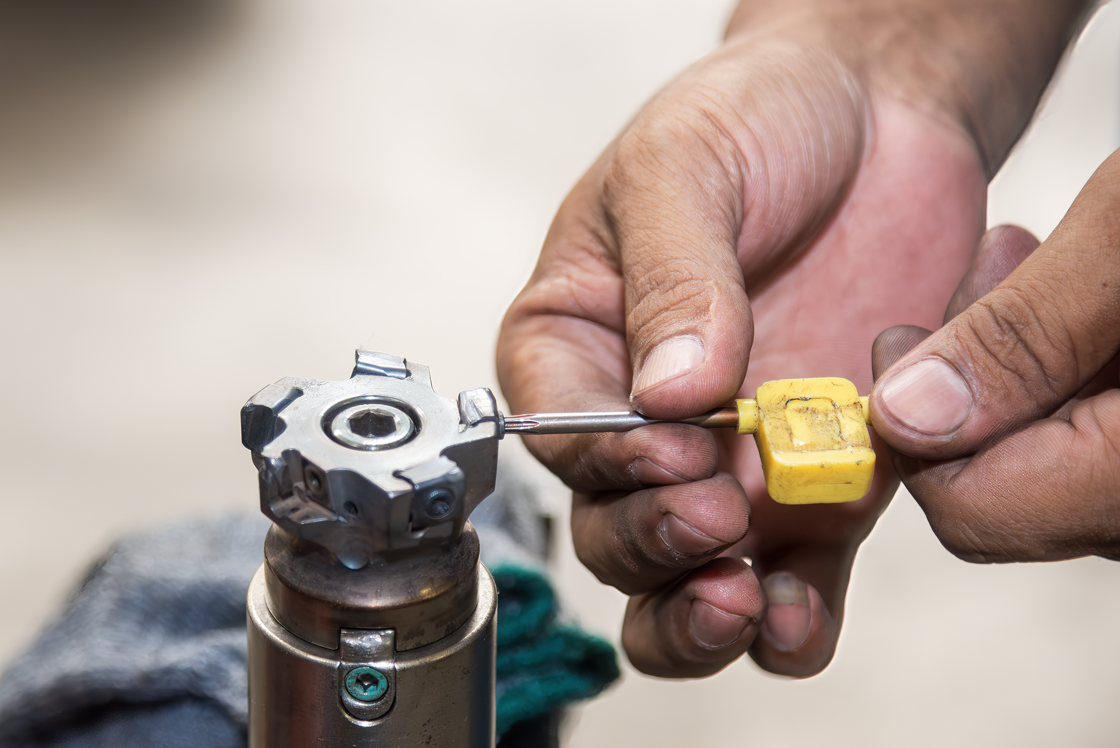 https://23800ufh.stage.cimm2.com//customerdocs/610/CATEGORY/IMG/toolholding.jpg